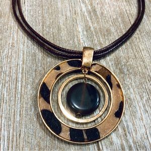 Animal Print Gold Disc NECKLACE-LEOPARD PRINT NEW CONDITION❤️CLOSEOUT OFFER❤️